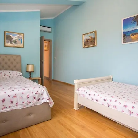 Apartment Ferienwohnung Fuer 8 Personen Ca 150 Qm In Porec, Istrien Istrische Riviera