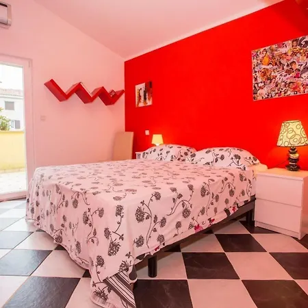 Apartment Ferienwohnung Fuer 8 Personen Ca 150 Qm In Porec, Istrien Istrische Riviera Porec