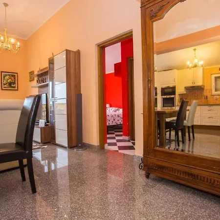 Apartment Ferienwohnung Fuer 8 Personen Ca 150 Qm In Porec, Istrien Istrische Riviera