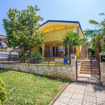 Ferienwohnung Fuer 8 Personen Ca 150 Qm In Porec, Istrien Istrische Riviera Apartment Porec